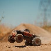 Monster 1/10 QUAKE 223S DSC 2WD RTR Brushless Monster Truck, Rouge ARRMA