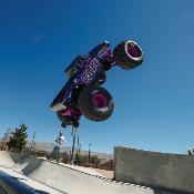 Monster 1/10 QUAKE 223S DSC 2WD RTR Brushless Monster Truck, Purple ARRMA