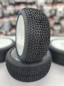 Pneus 02 Buggy 1/8 Synthétique 35 Shore montés/collés sur jantes blanches (2) WS LINE