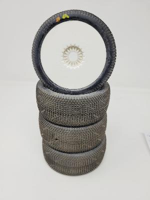 PNEUS SCRATCH GOMME 9/22 MONTÉS SUR JANTES BLANCHES (4) - 5% D'USURES 6-MIK